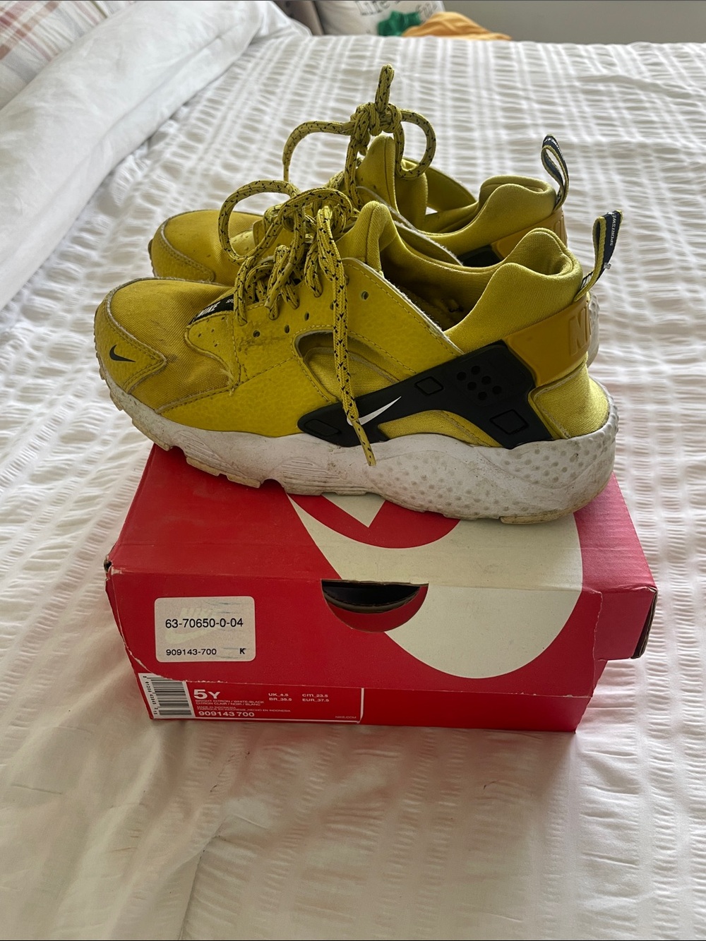 Nike Kids Yellow and Black Athletic Sneakers